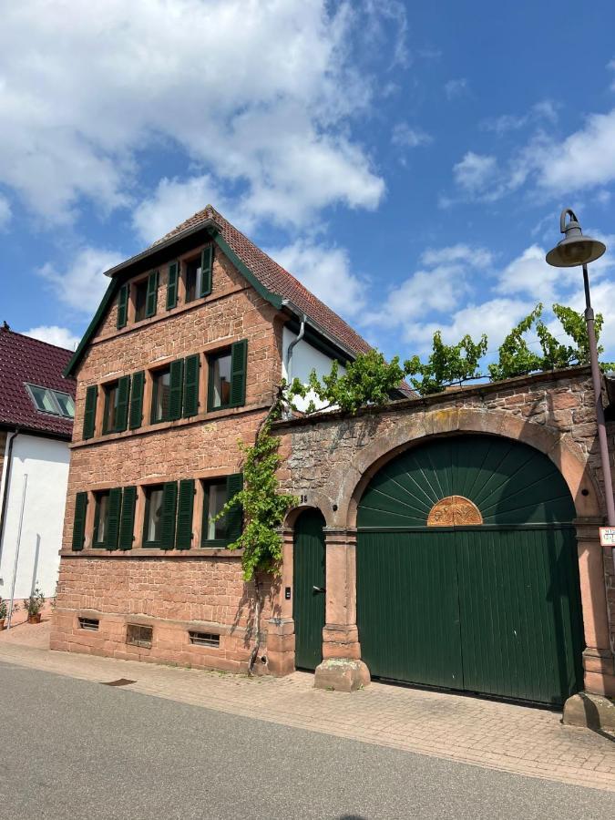Restaurierter Altbau Mit Privatem Innenhof & Parkplatz Grossfischlingen Exterior photo