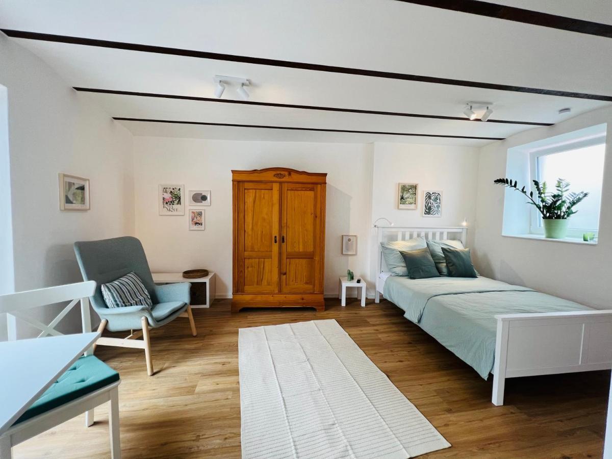 Restaurierter Altbau Mit Privatem Innenhof & Parkplatz Grossfischlingen Exterior photo